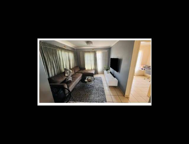 3 BEDROOM HOUSE FOR SALE IN CLAYVILLE